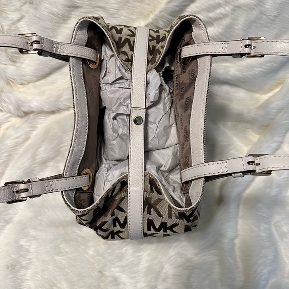 Michael Kors Signature Khaki handbag - Picture 4 of 5